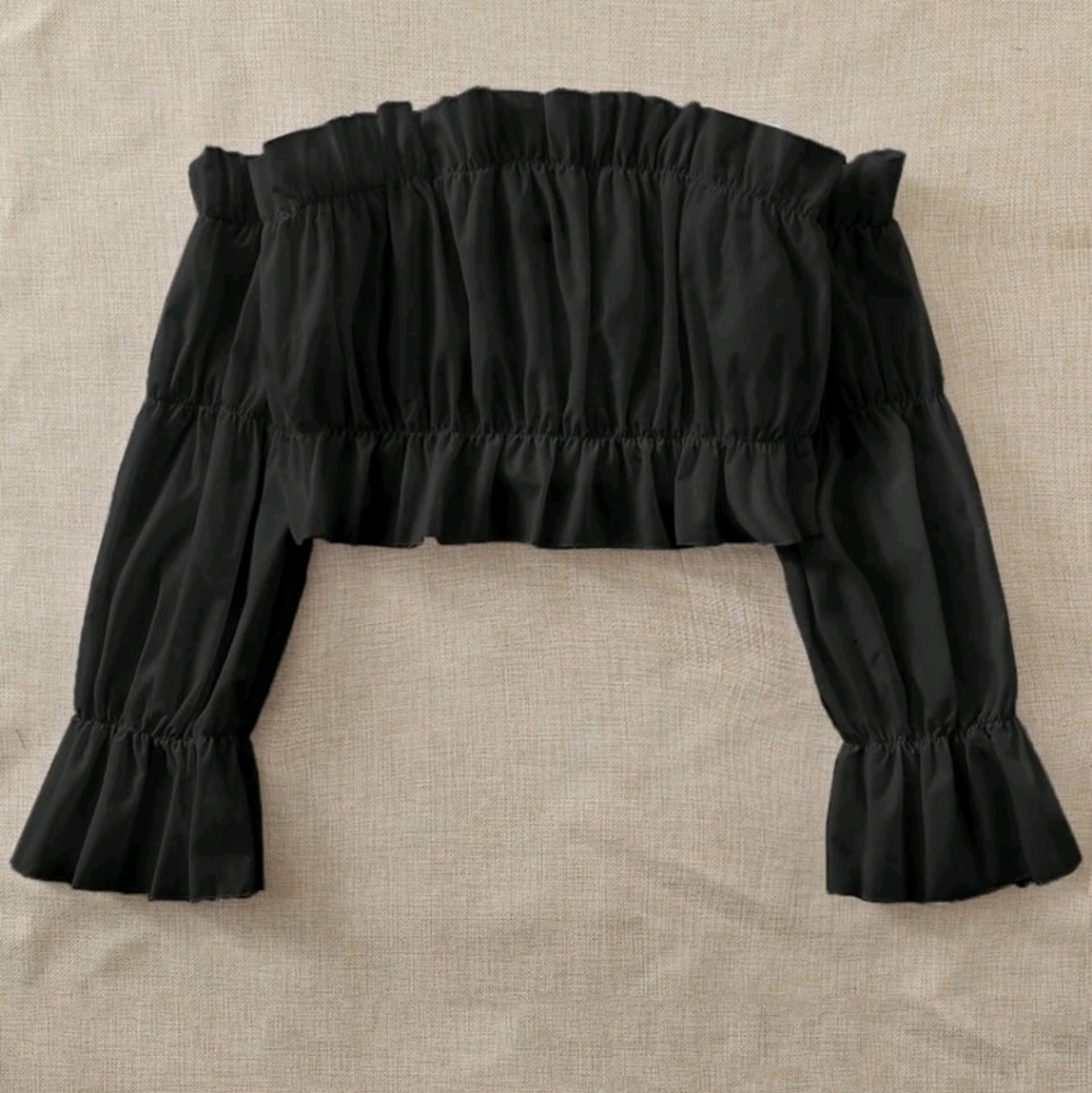 OFF THE SHOULDER FLOUCE CROP TOP